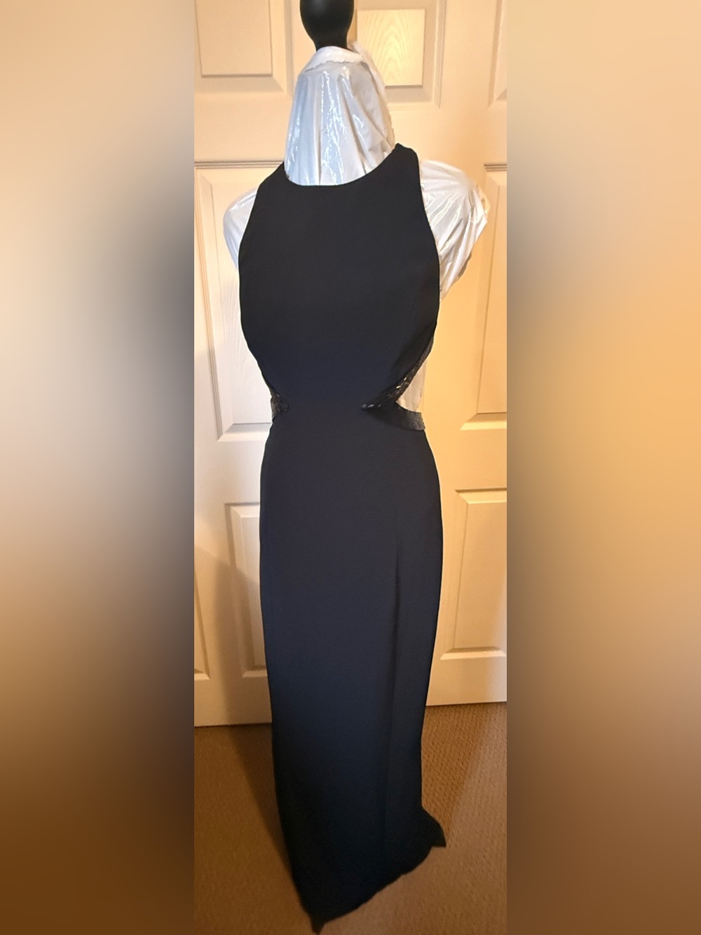 Niteline Della Roufogali Black Beaded Criss-Cross Open-Back Formal Gown size 10
